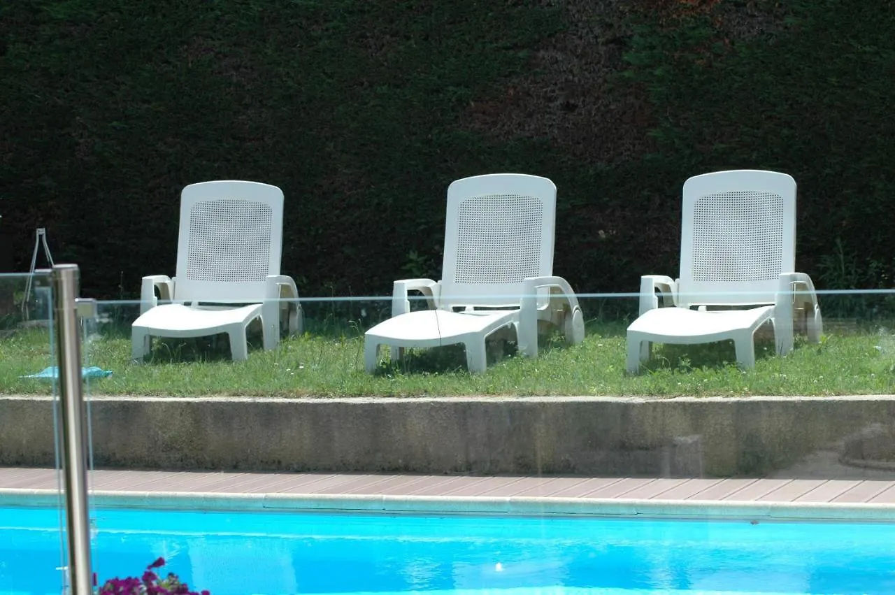 Bed & Breakfast Le Jardin De Roses Dominique Loreau Saint-Bonnet-de-Mure France